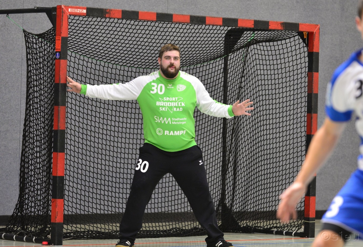 Toni Lutter ist hochkonzentriert.