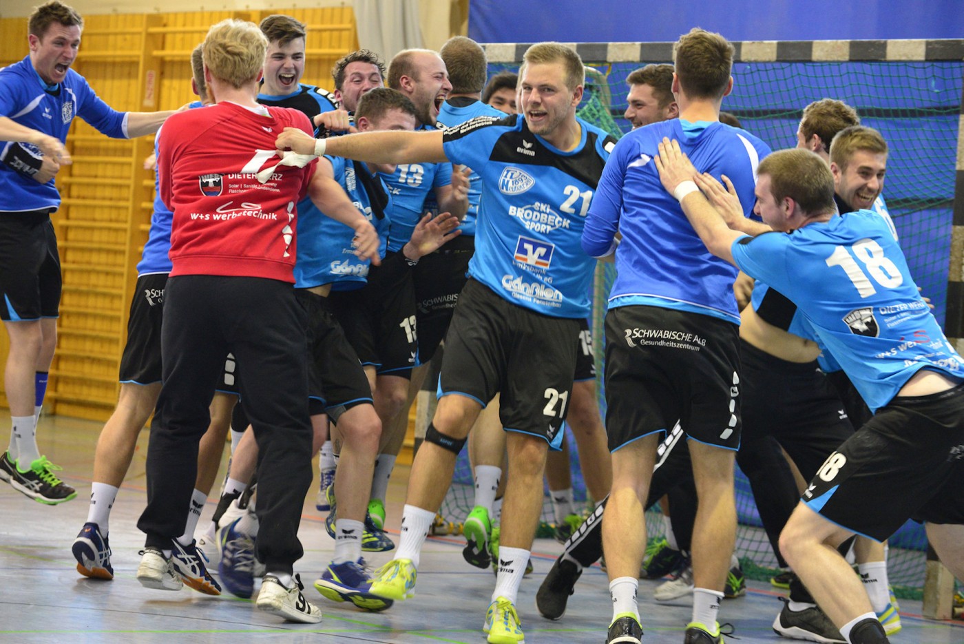 Jubel des TV Neuhausen II nach dem Aufstieg