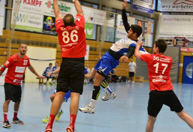 Nadim Brockhaus wird gestoppt.